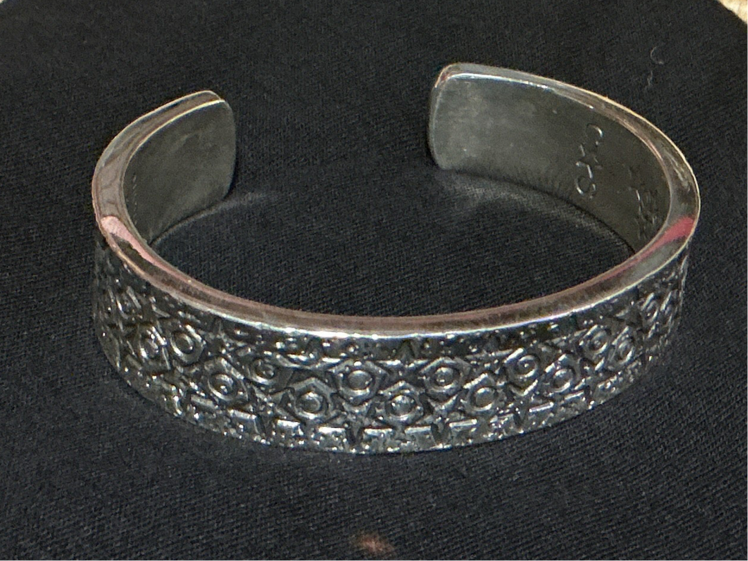 Heavy Gauge Opposing Star Cuff Stamped