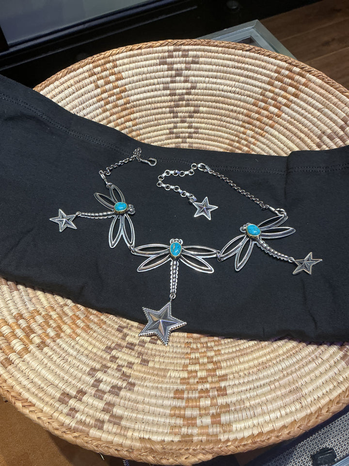 Cuatro Estrellas y Tres Hermanas / Four Stars and Three Sisters