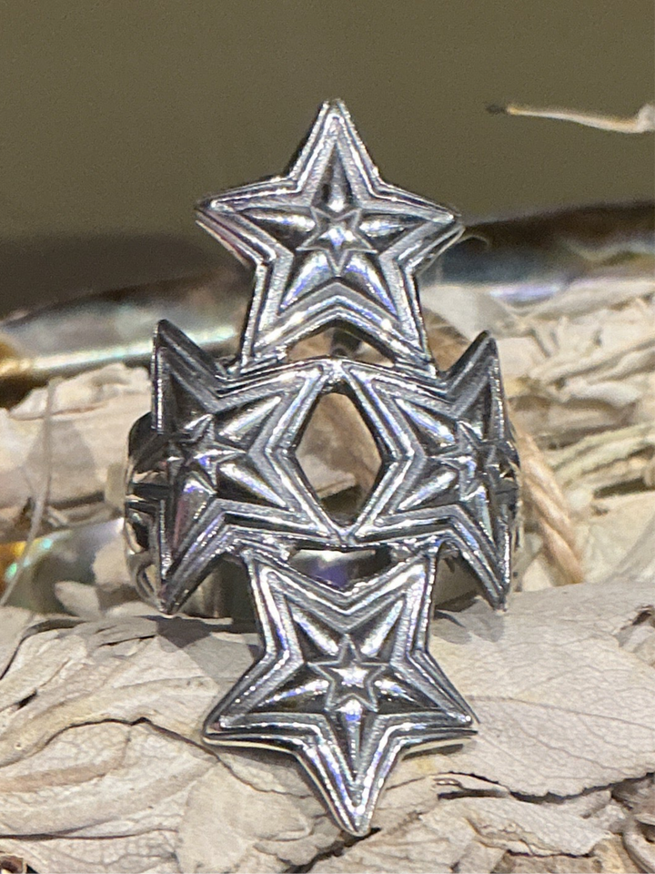 Four Interlocking Star Ring