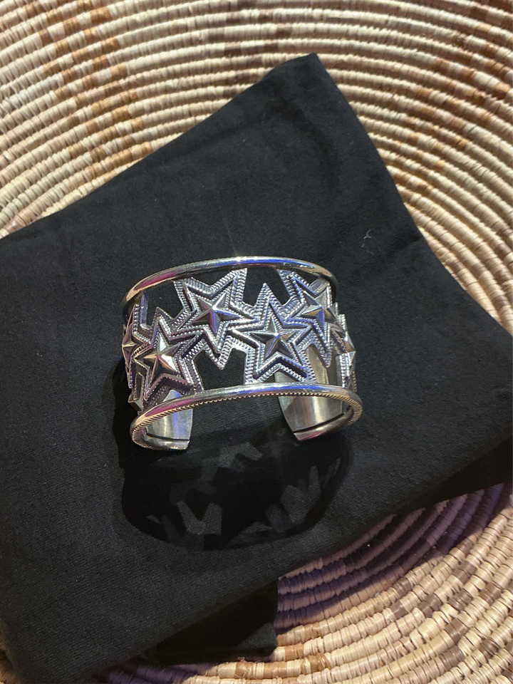 Cut Out Opposing Star Bracelet