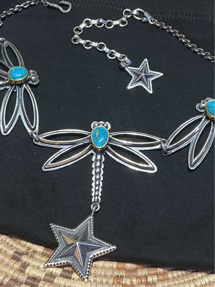Cuatro Estrellas y Tres Hermanas / Four Stars and Three Sisters