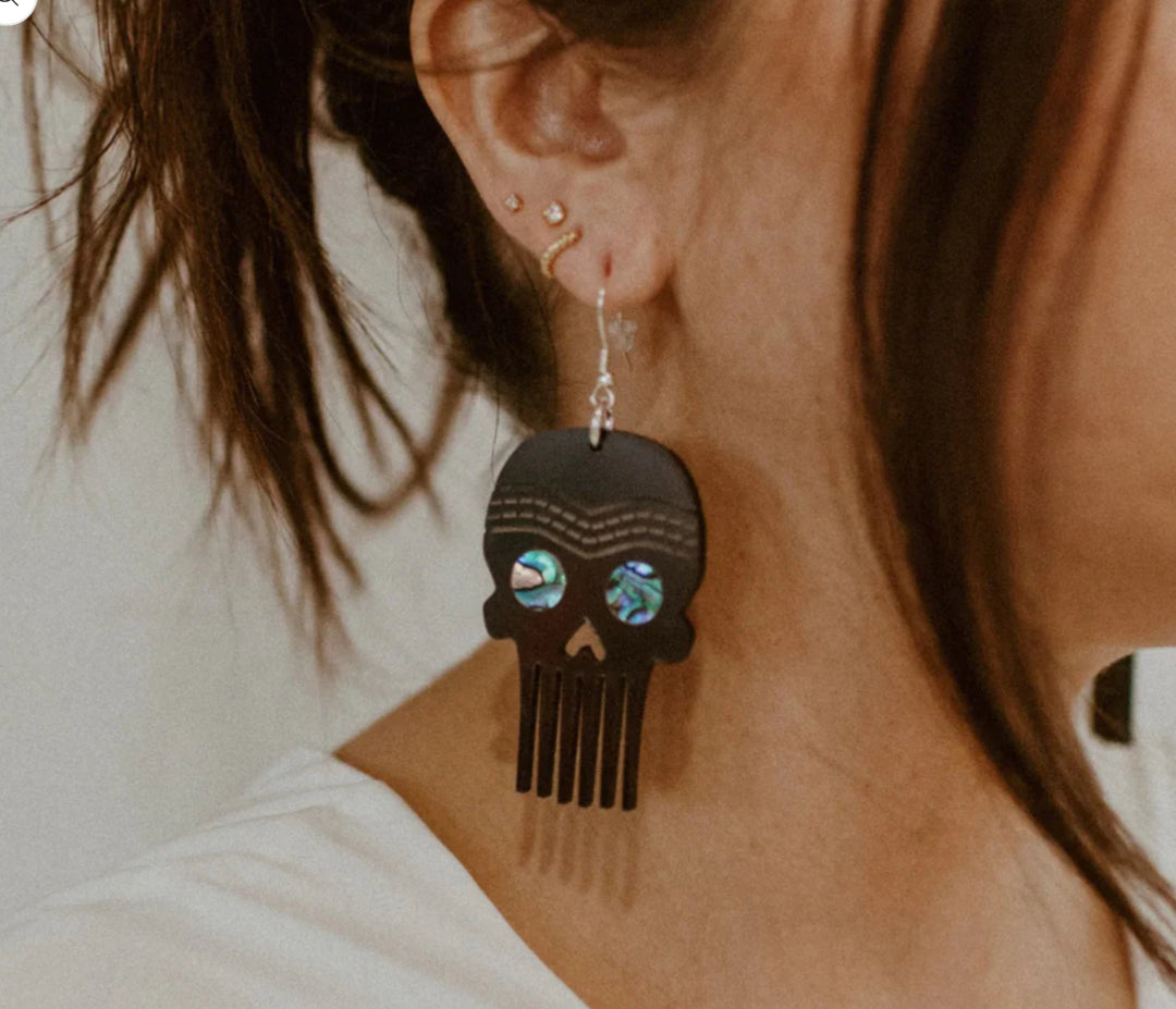 Skull Comb Earrings (qum̓ic sačkʔaḥs)