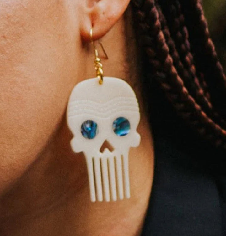 Skull Comb Earrings (qum̓ic sačkʔaḥs)