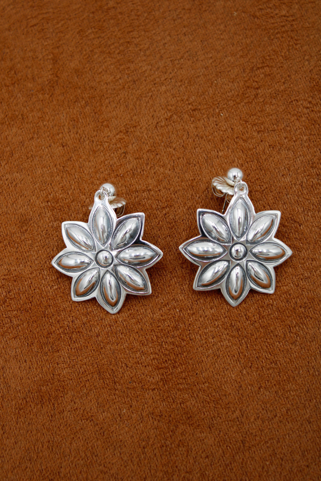 Cody Sanderson Medium Repose Flower Earrings