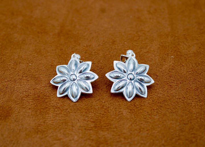 Cody Sanderson Medium Repose Flower Earrings